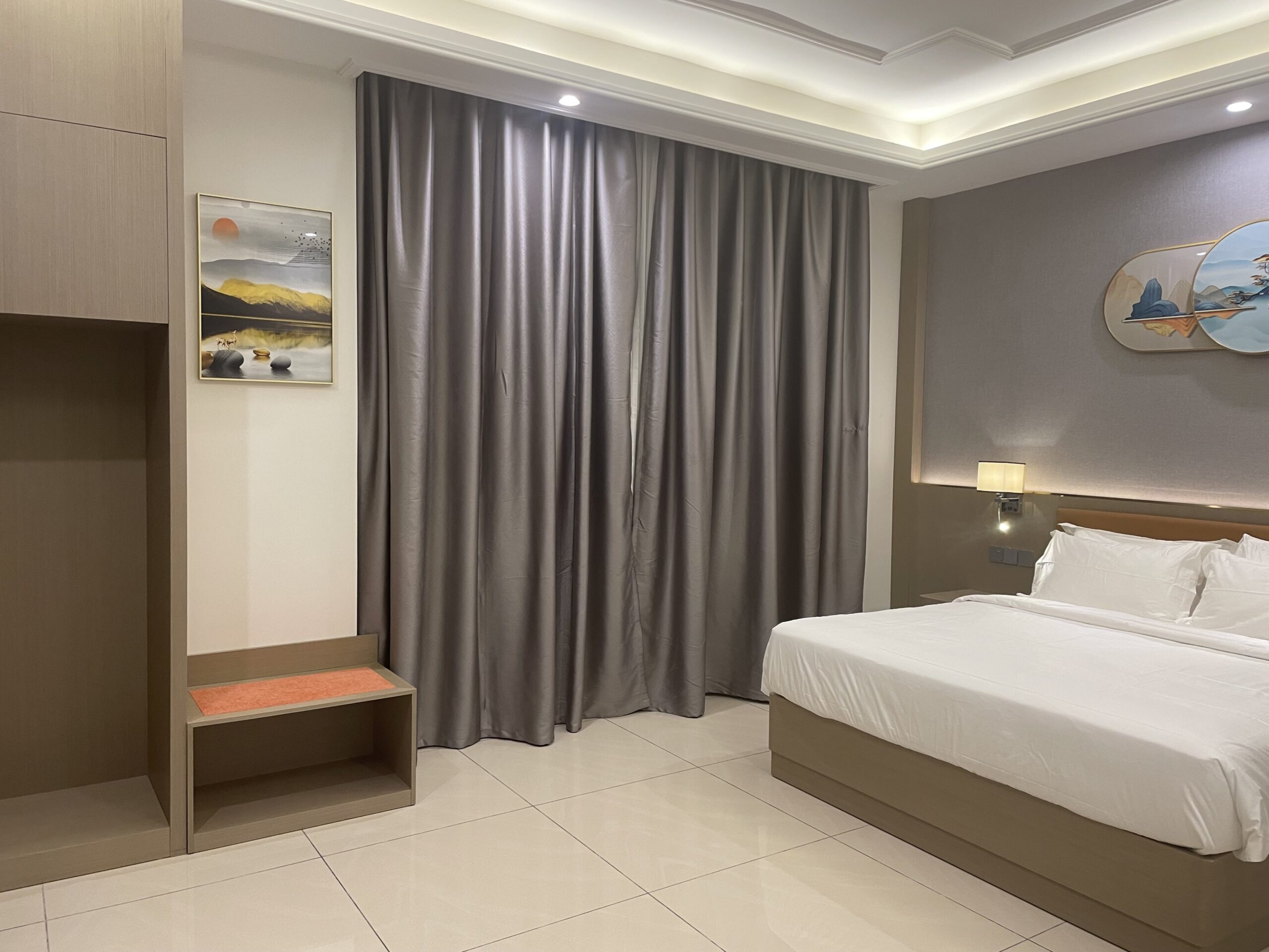 deluxe-room-min-scaled